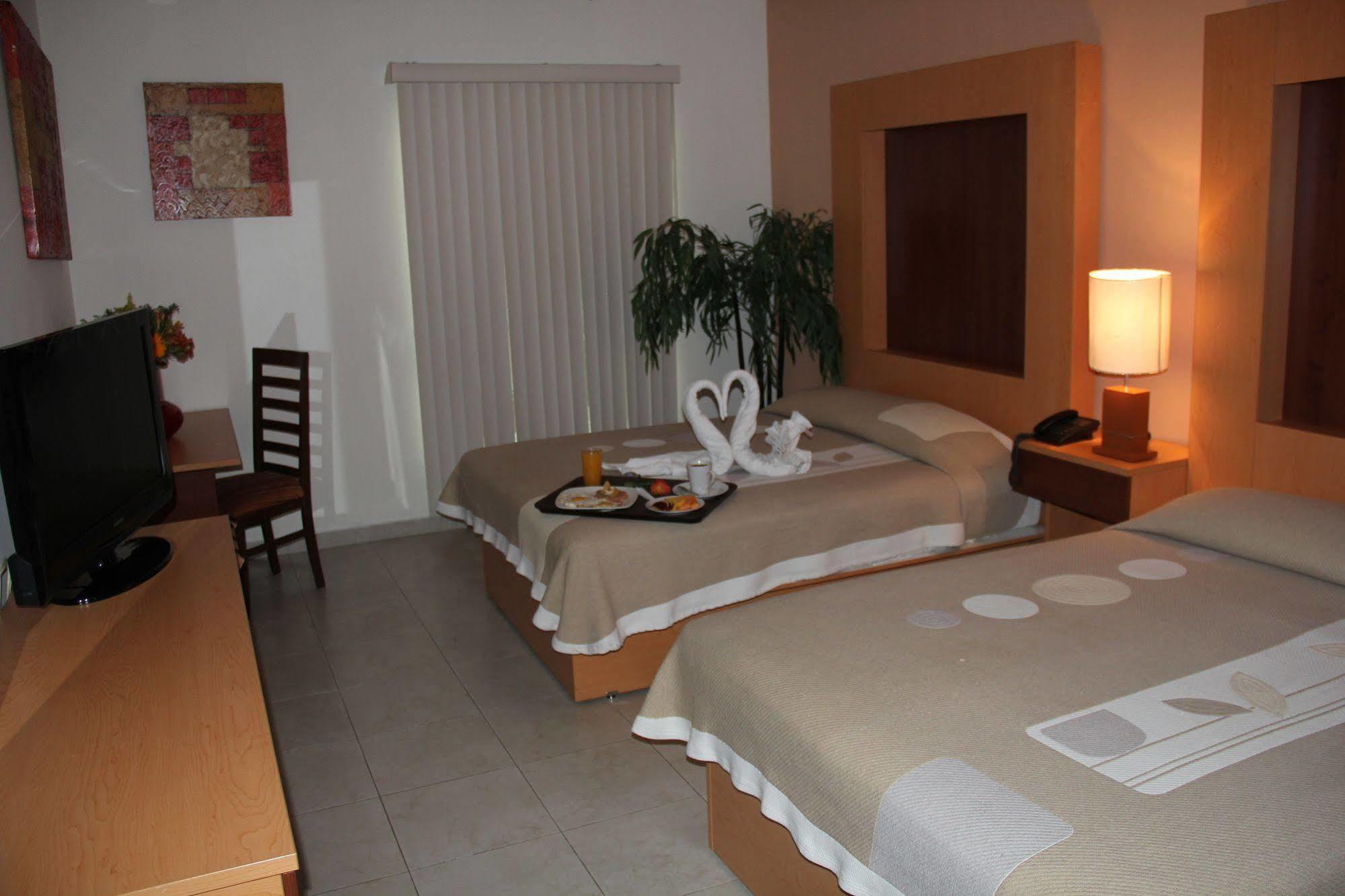 Hotel Real Zapopan Kültér fotó
